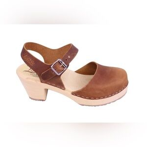 Lotta’s Highwood Brown Clogs in Oiled Nubuck